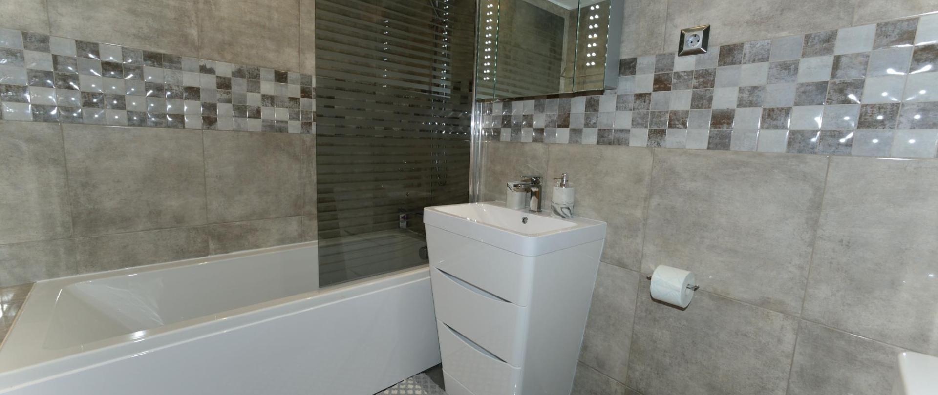 Apt1002__014.JPG